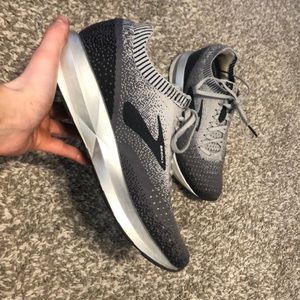 BROOKS || LEVITATE 2 || SIZE 7.5